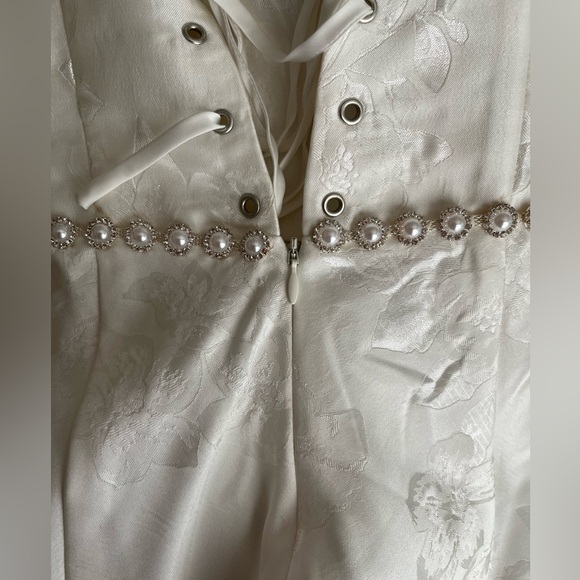 V. Chapman The Cora Dress in White Baroque Floral - Picture 5 of 7